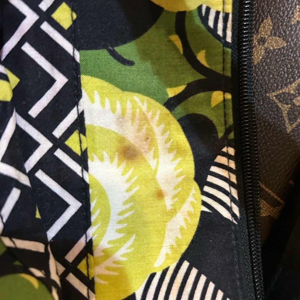 NWT- Vera Bradley Tablet Hipster crossbody bag in the "La Neon Rose" pattern. - Picture 15 of 15